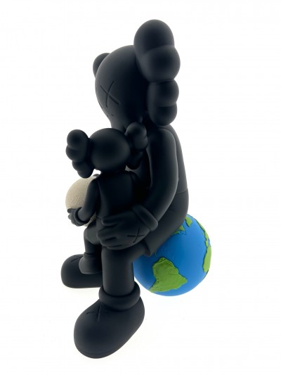 【k.k】KAWS:HOLIDAY THAILAND - BLACK 黒 Kaws:Holiday Thailand Doll Black - KAWS | THÉM